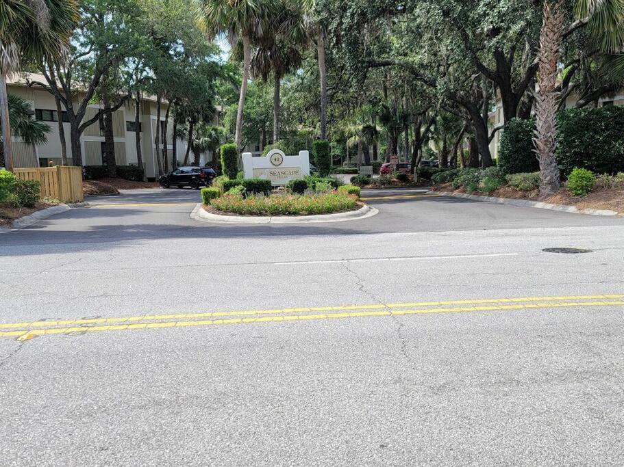 Contemporary Bliss-Newly Renovated Cozy Villa! Hilton Head Island Exterior photo