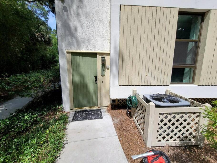 Contemporary Bliss-Newly Renovated Cozy Villa! Hilton Head Island Exterior photo