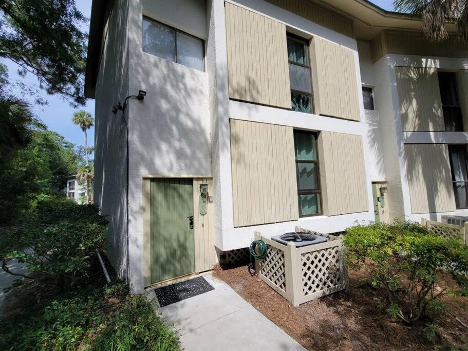 Contemporary Bliss-Newly Renovated Cozy Villa! Hilton Head Island Exterior photo